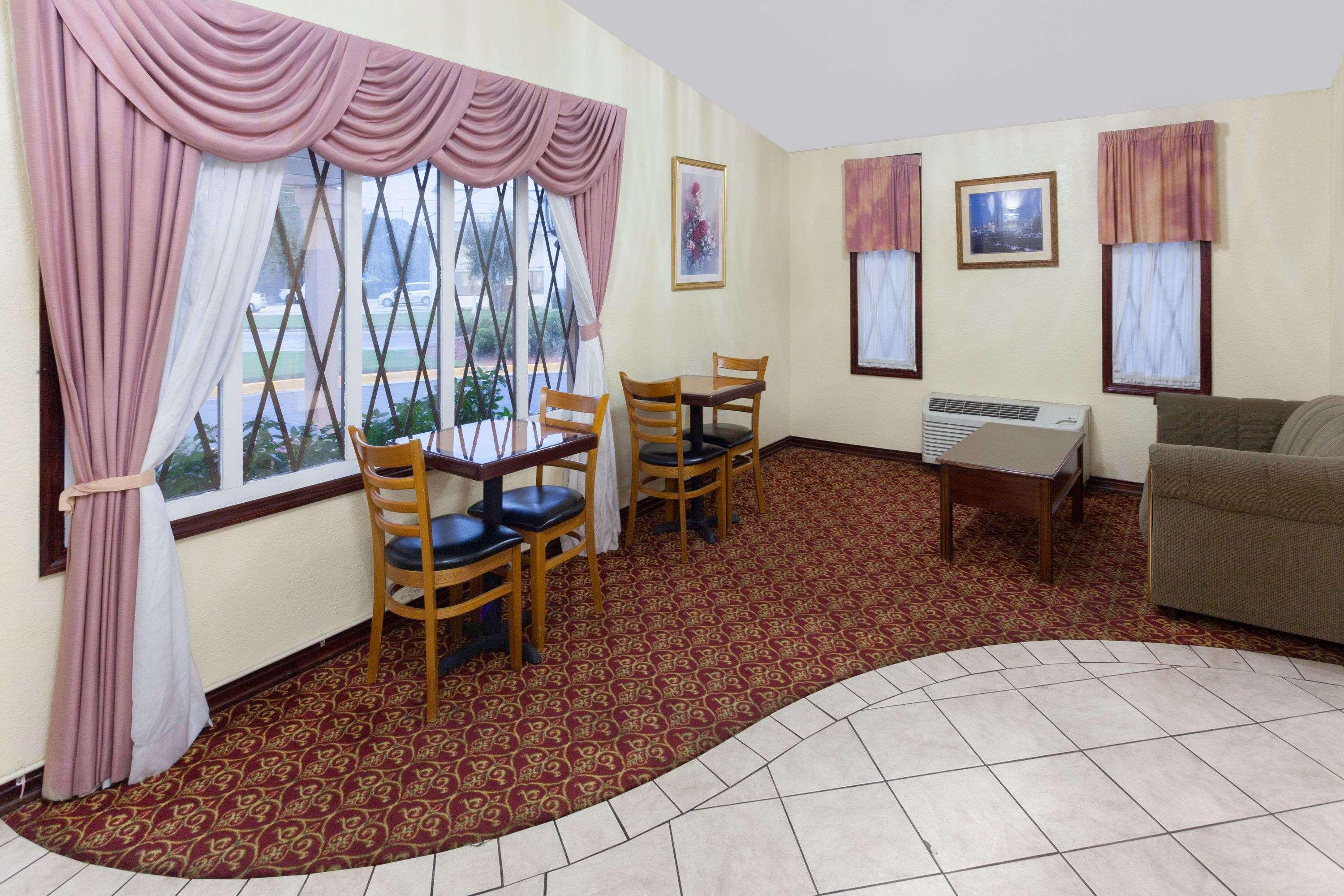 Knights Inn - Tucker Zewnętrze zdjęcie
